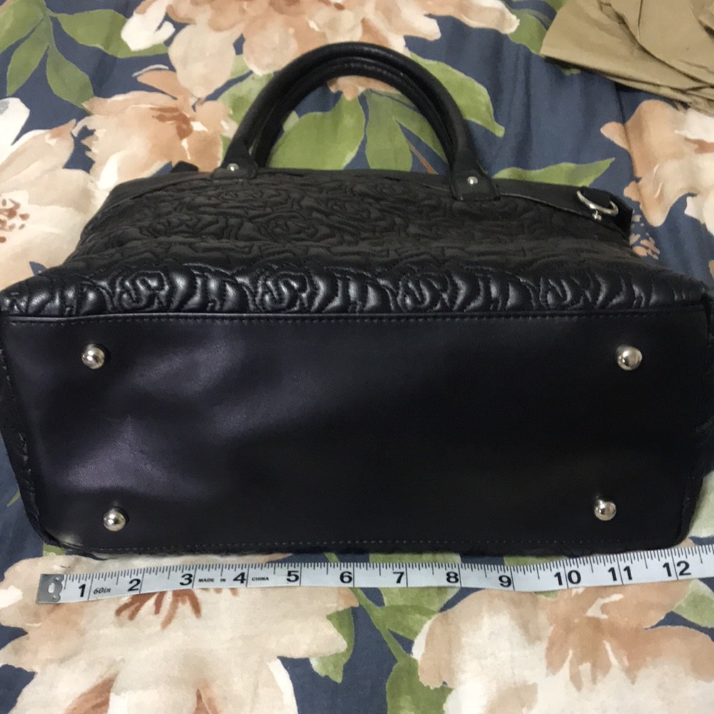Gun Tote’n Mama Black Embossed shoulder Purse - Picture 8 of 17